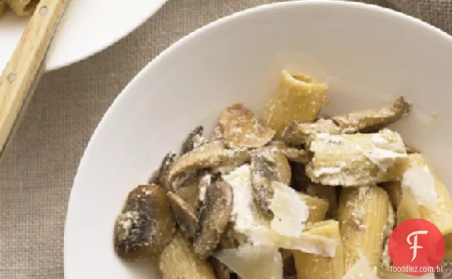 Massa de cogumelos com ricota