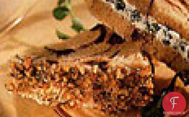 Sanduíches de queijo de cabra e chá de agrião