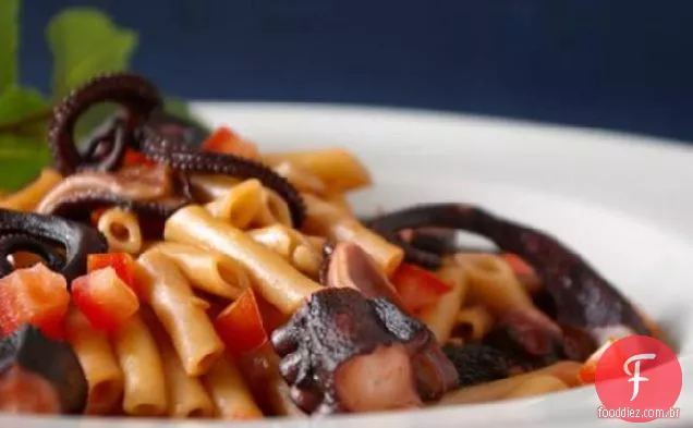 Htapodi Me Makaronaki Kofto (Polvo Cozido Com Macarrão)