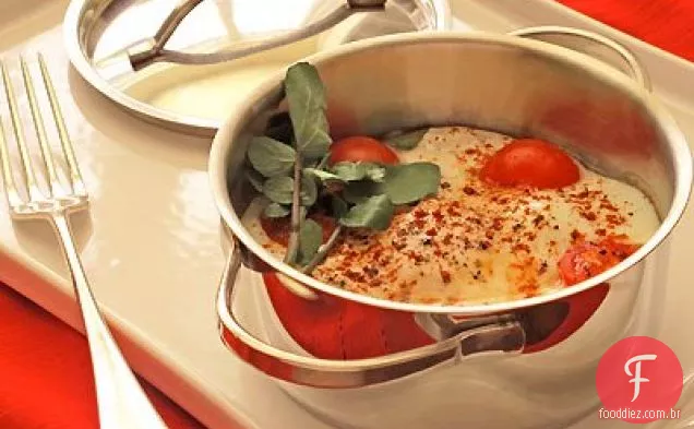 Ovos Assados Em Iogurte Com Espinafre, Tomate E Agrião