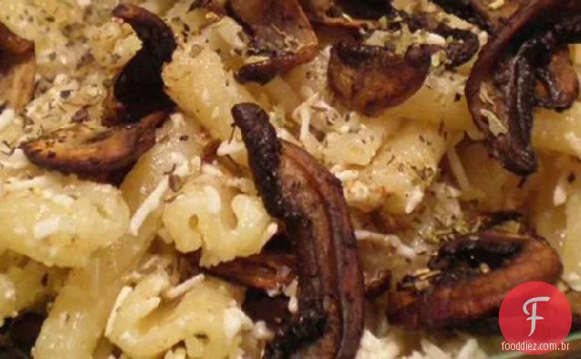 Massa de cogumelos com manteiga dourada e Cheezus!