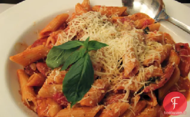 Massa em salsicha, Cremini e molho de Creme De Tomate
