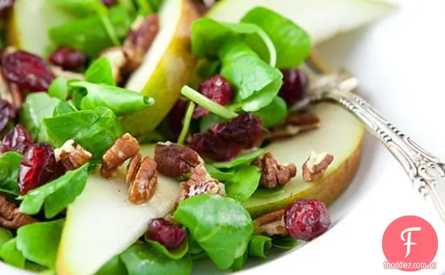 Salada De Agrião E Pêra Com Molho De Nozes