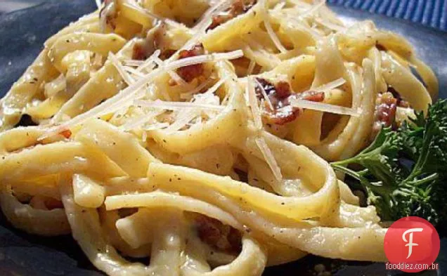 Bucatini com Pancetta, queijo e ovos