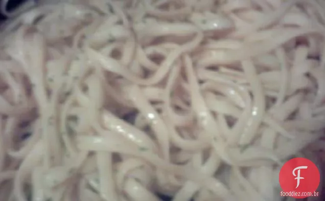 Linguine com alho e óleo