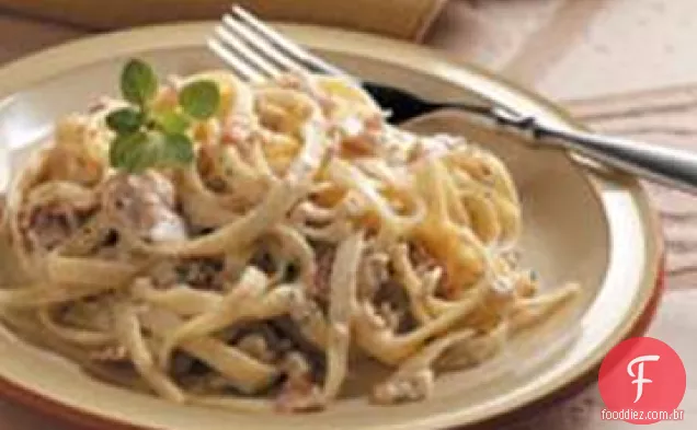 Fettuccine com molho de Bacon e moluscos