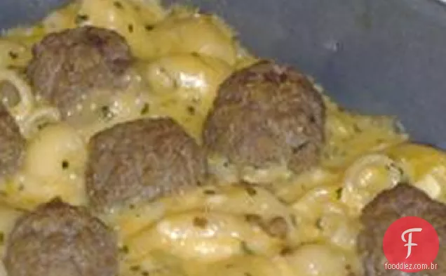 Macarrão sudoeste e queijo com almôndegas Adobo