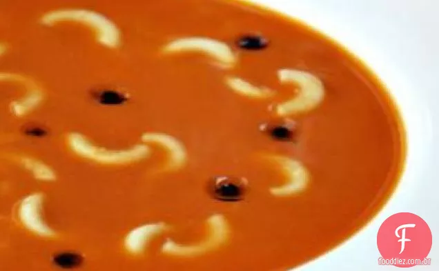 Sopa assada de tomate e macarrão