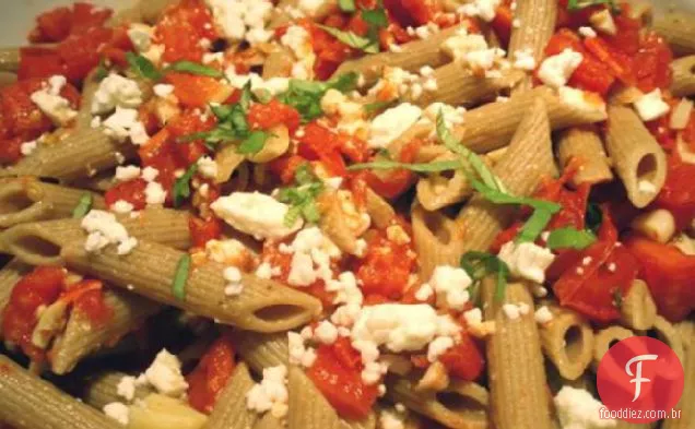 Tomate de fim de Verão, manjericão e macarrão Feta