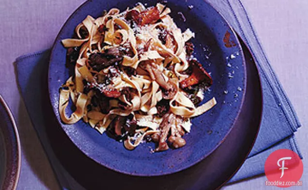 Macarrão Com Cogumelos Selvagens