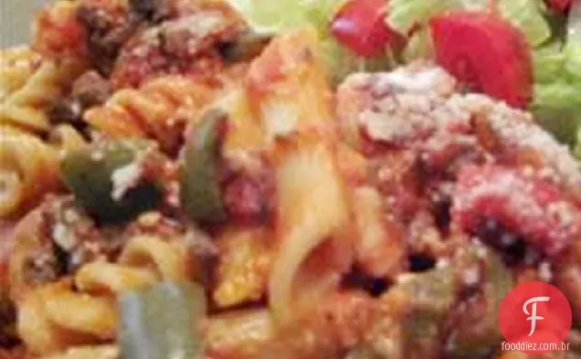 Massa assada com carne e queijo