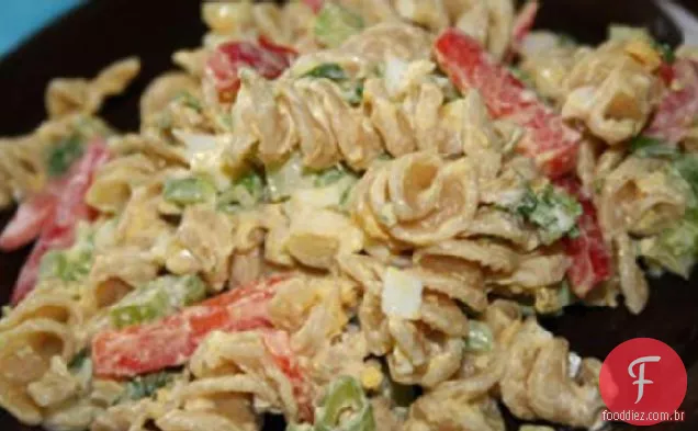 Salada de macarrão e ovo
