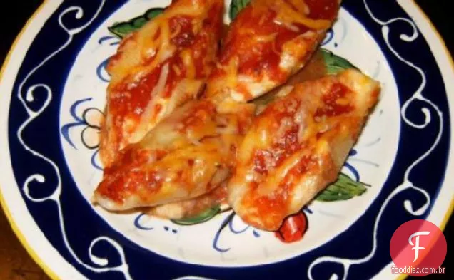 Três Conchas Recheadas De Queijo Italiano