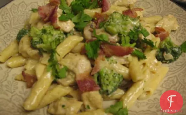 Frango Penne em molho de Creme De Pimenta esfumaçado