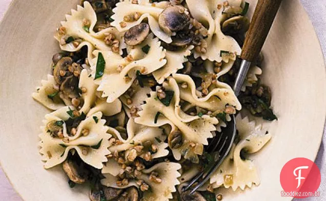Macarrão com cogumelos e Kasha