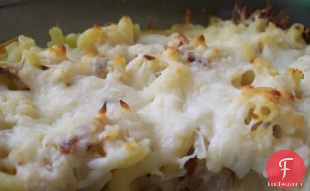 Macarrão e queijo com cebola caramelizada