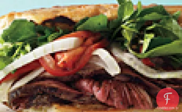 Sanduíches De Bife Grelhado Com Agrião Marinado, Cebola E