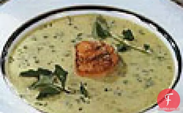 Creme de sopa de agrião com vieiras assadas