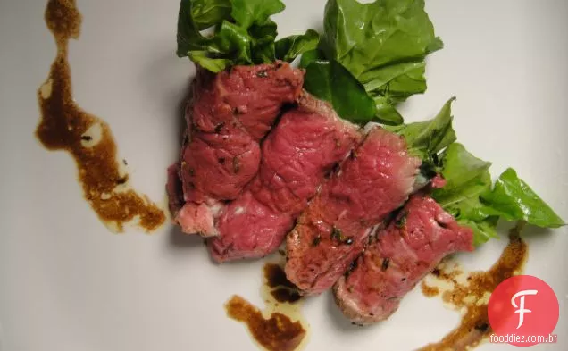 Cozinhe o livro: Filé Mignon com pãezinhos de rábano e agrião