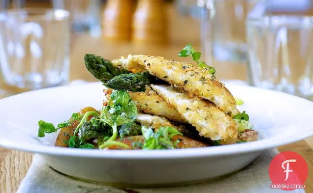 Escalope De Frango Sutton Hoo; Salada De Aspargos Inglesa Da Nova Temporada