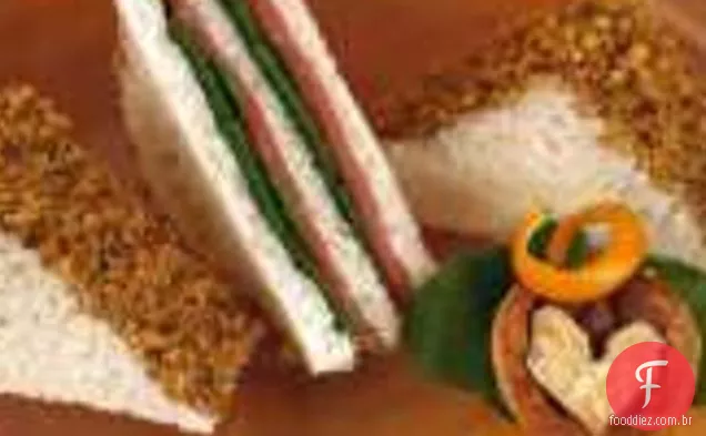 Sanduíches de chá de Charlie Palmer de Filé de carne, noz temperada
