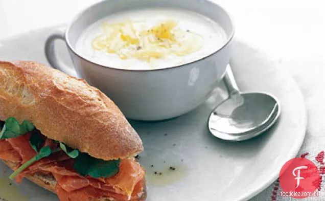 Sopa de couve-flor com sanduíches Prosciutto