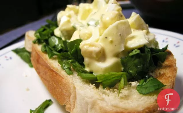 Jantar hoje à noite: salada de ovo de rosto aberto e Sanduíche de agrião