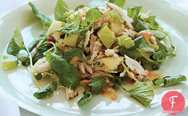 Salada de caranguejo, maçã e agrião com vinagrete de noz