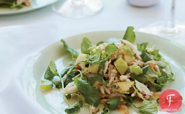 Salada de caranguejo, maçã e agrião com vinagrete de noz
