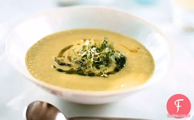 Sopa de alface com purê de agrião-erva