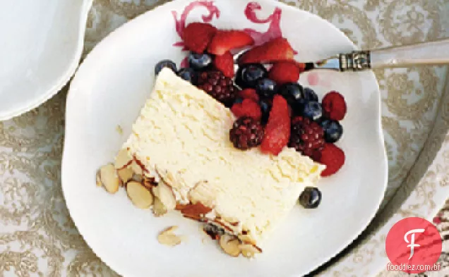 Meyer limão Semifreddo com bagas de Verão