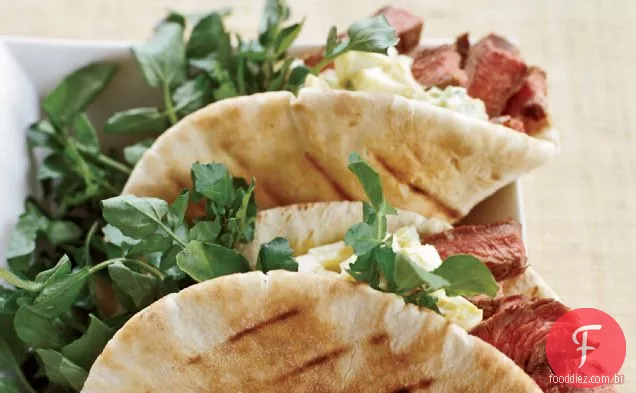 Sanduíches de salada de bife e ovo