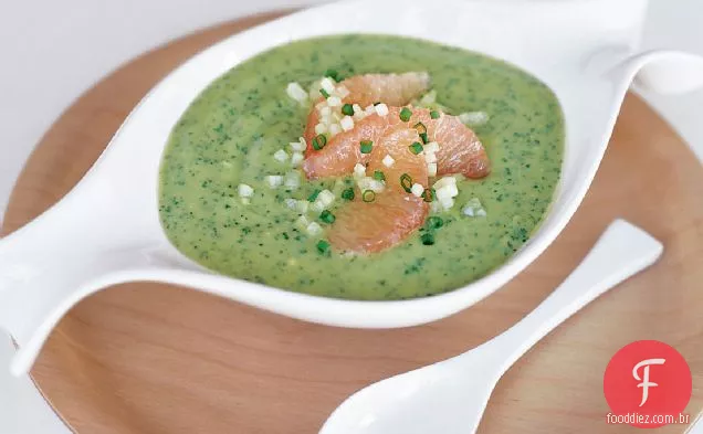Sopa de abacate e toranja
