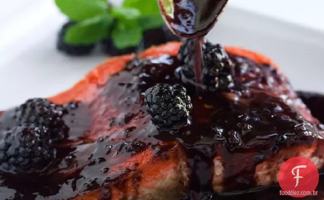 Salmão Com Molho De Conhaque De Amora