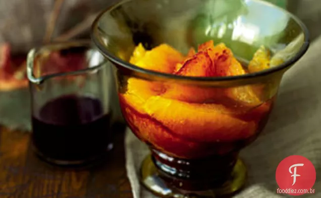 Laranjas frescas com xarope de Vinho Tinto temperado