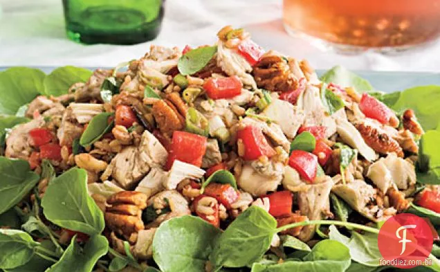 Salada de arroz com frango e selvagem