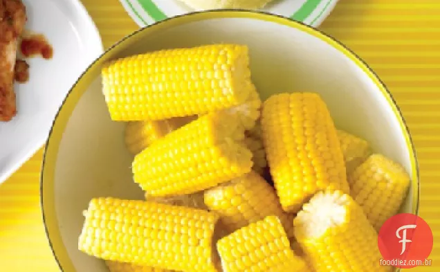 Milho na espiga com manteiga de queijo
