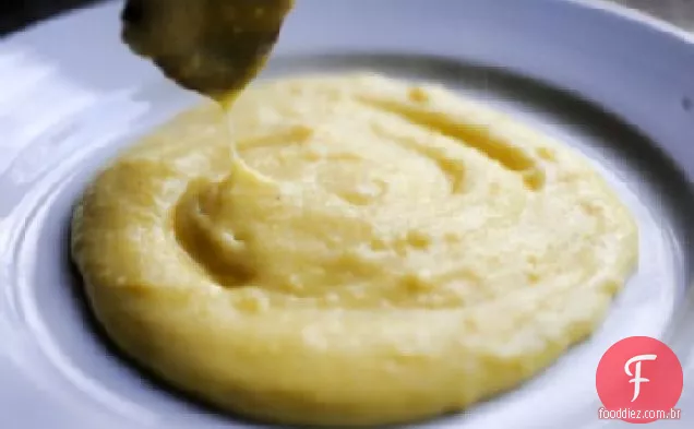 Polenta cremosa com queijo de cabra