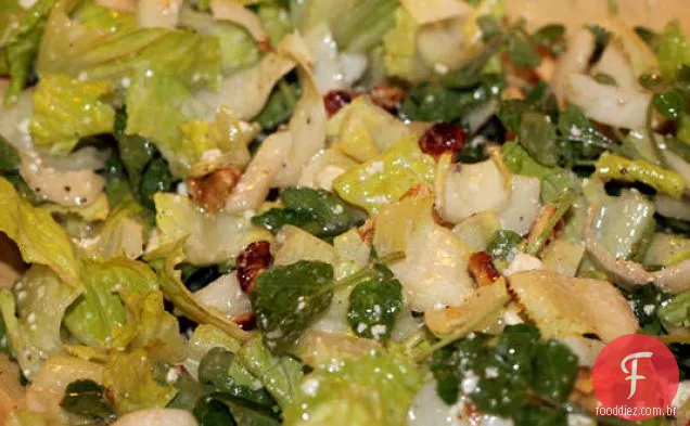 Salada De Verduras Doces E Amargas Com Molho De Queijo Azul Gorgonzola