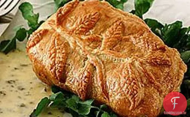 Filé De Carne Em Massa Folhada Com Molho Madeira