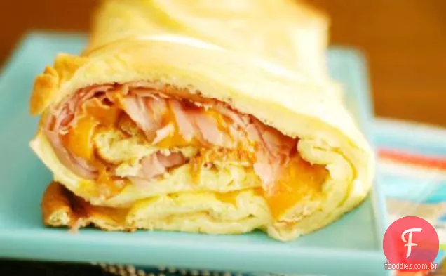 Presunto assado e rolo de omelete de queijo