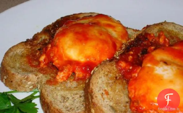 Ovos escalfados em Catsup