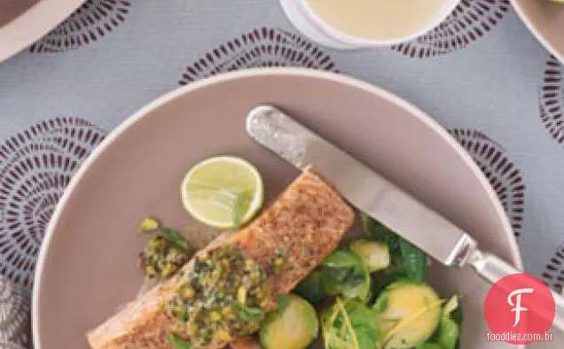 Salmão com Manteiga De Pistache e manjericão