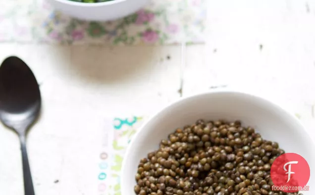 Salada De Lentilha Verde Com Espargos, Maçã E Erva-Doce