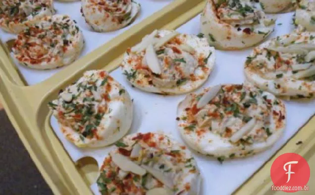 Nenhum Hummus De Gema Encheu Ovos Deviled