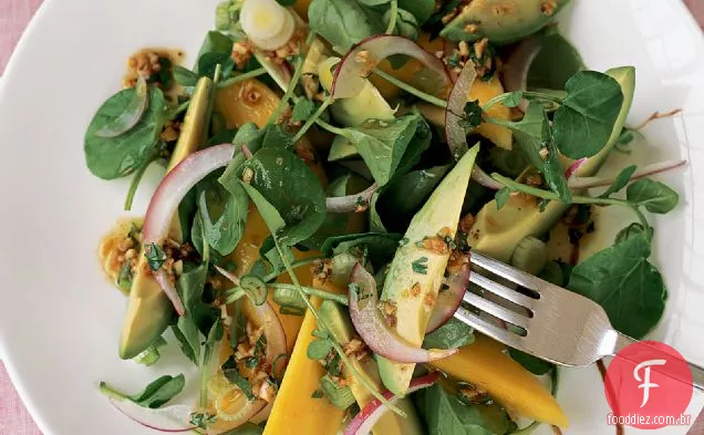 Salada de agrião e manga com molho de gengibre