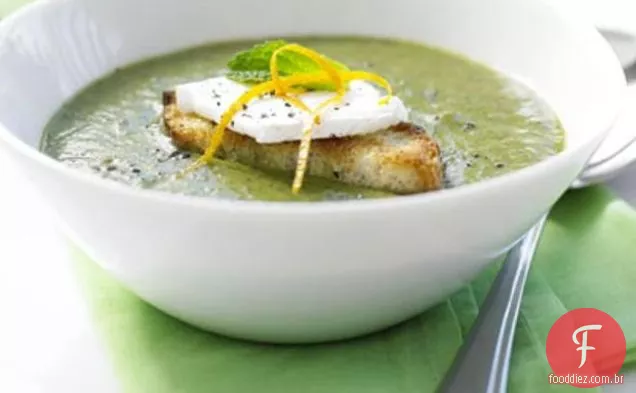 Sopa de agrião e hortelã com queijo de cabra Crostini