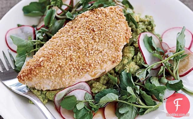 Salada de frango com gergelim com molho de gengibre e limão