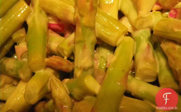 Salada De Caranguejo De Espargos Com Maionese De Amêndoa