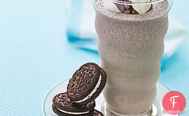 Batidos de leite com biscoitos e creme